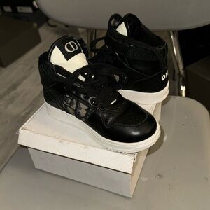 CHRISTIAN DIOR SIZE: 27 EUR  - 10.5 US ALL BLACK WITH NAVY BLUE DESIGN